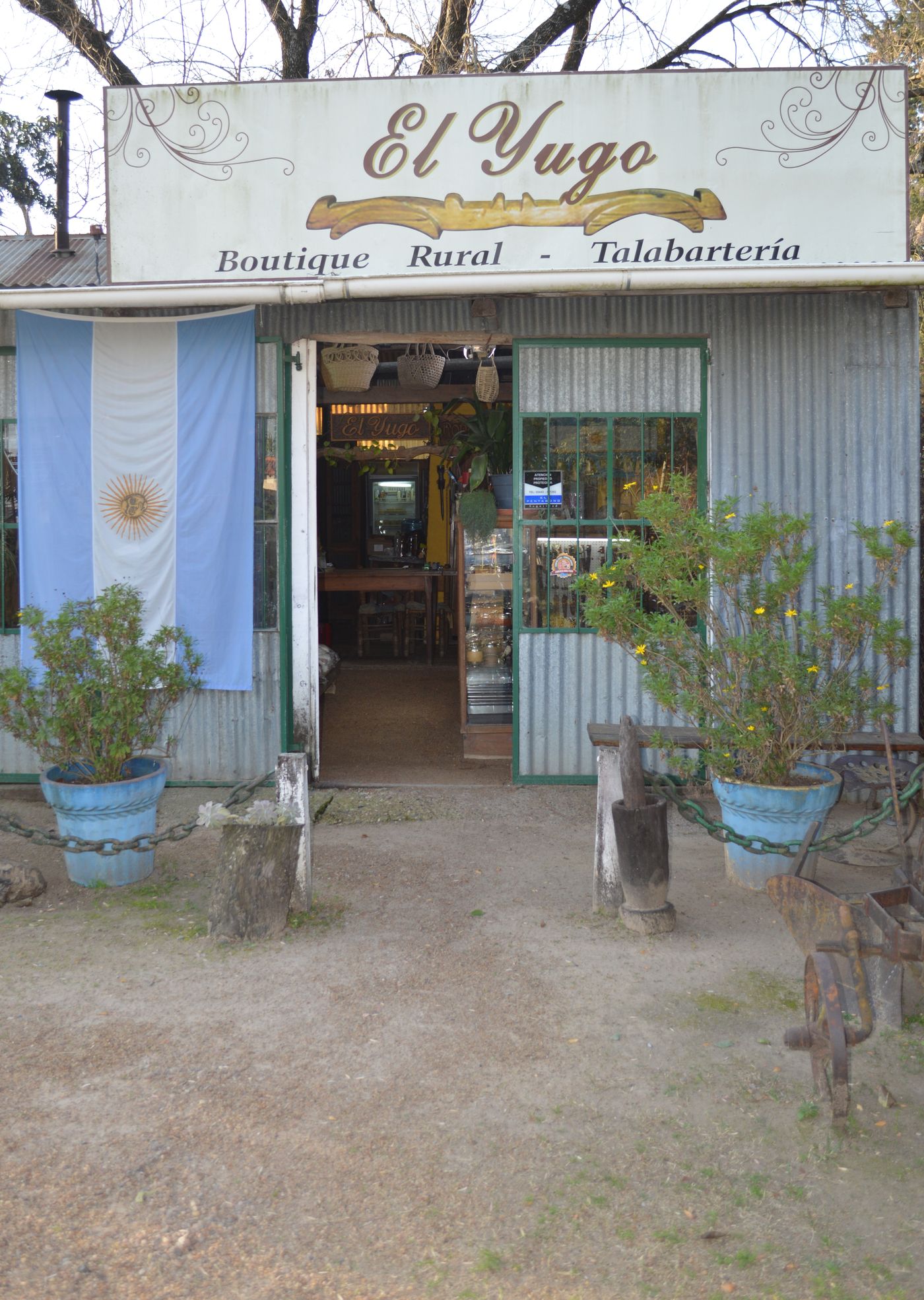 Frente del local de El Yugo, Boutique Rural - Talabartería